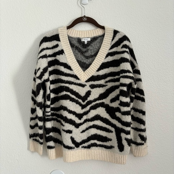 Reiss Sweaters - Reiss Women's Size XS Black/White Zana Zebra Print V-Neck Sweater